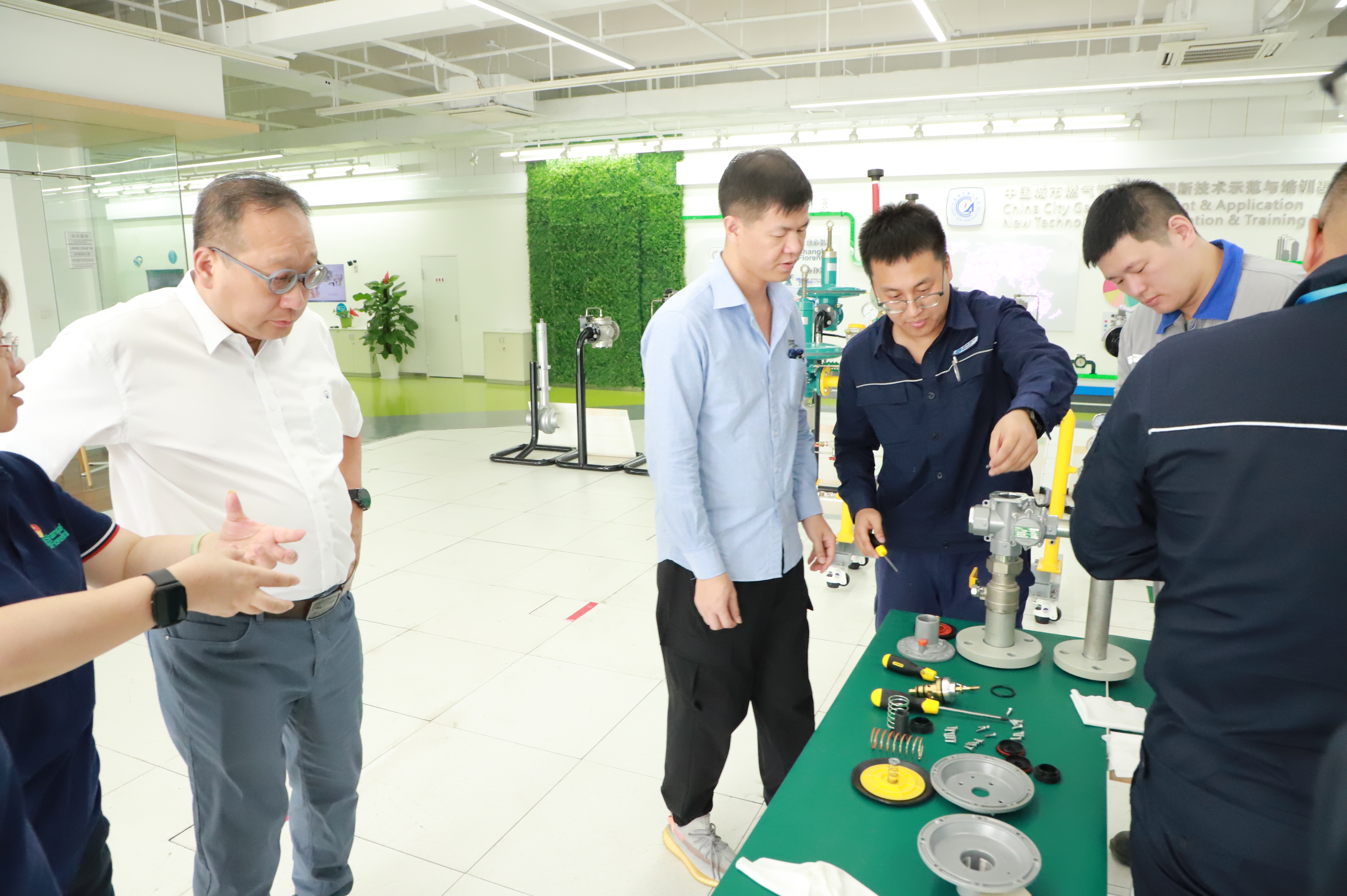 香港中华煤气人力资源暨安全及环保总监林铭荣先生莅临上海飞奥TTI认可培训机构 - 新闻中心 - 上海飞奥燃气设备有限公司